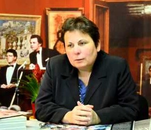 Béatrice Szepertyski, directrice et fondatrice du Laboratoire LAE Centre d’analyses et d’expertises en archéologie et œuvres d’art de grands maîtres, implantés dans le quartier des Chartrons, en plein cœur de Bordeaux.